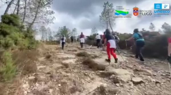 Xavi empuja y el grupo cumple